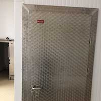 Петлевые одностворчатые двери для холодильных камер